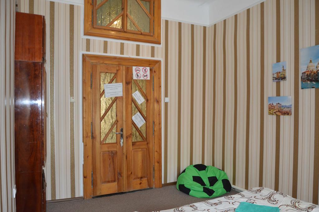 Lviv Lucky Hostel エクステリア 写真
